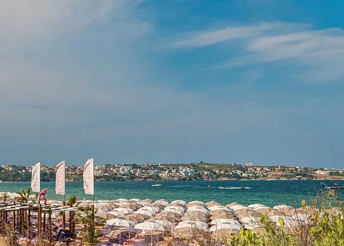 Апартаменты First Line Beach Apartment Sozopol, Kavaci Beach